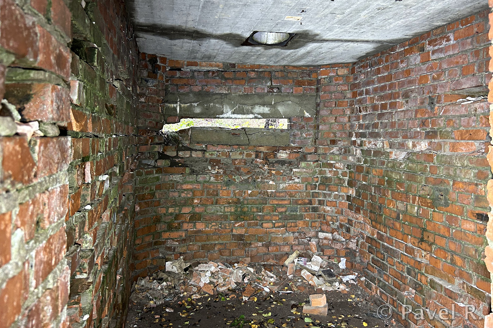 V1-Feldstellungen, Brüsterort