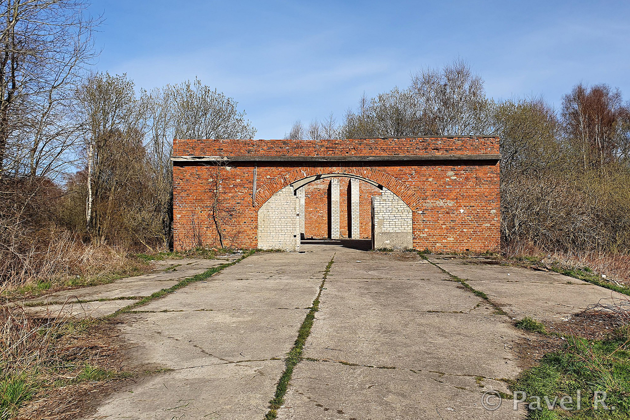V1-Feldstellungen, Brüsterort