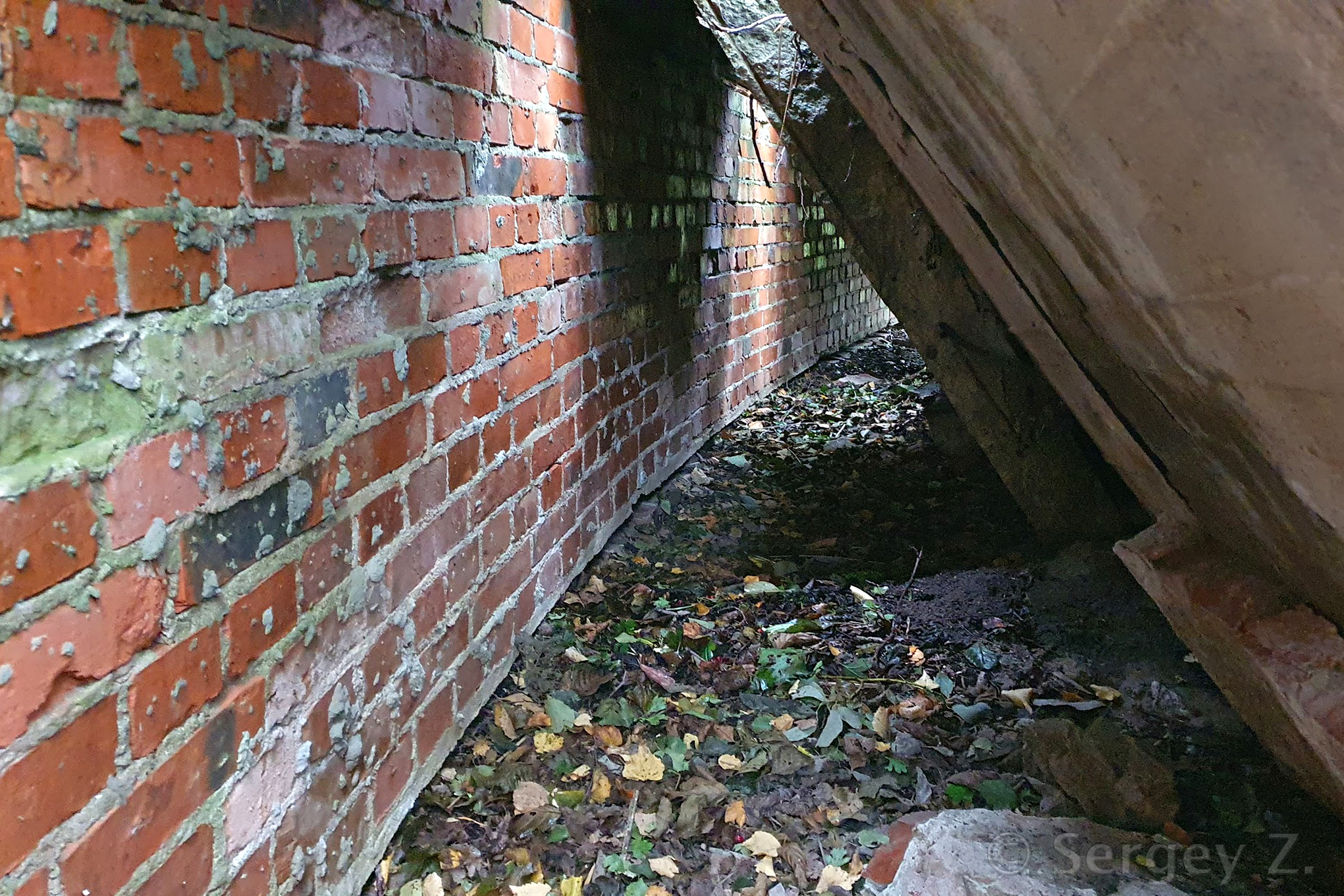 V1-Feldstellungen, Brüsterort