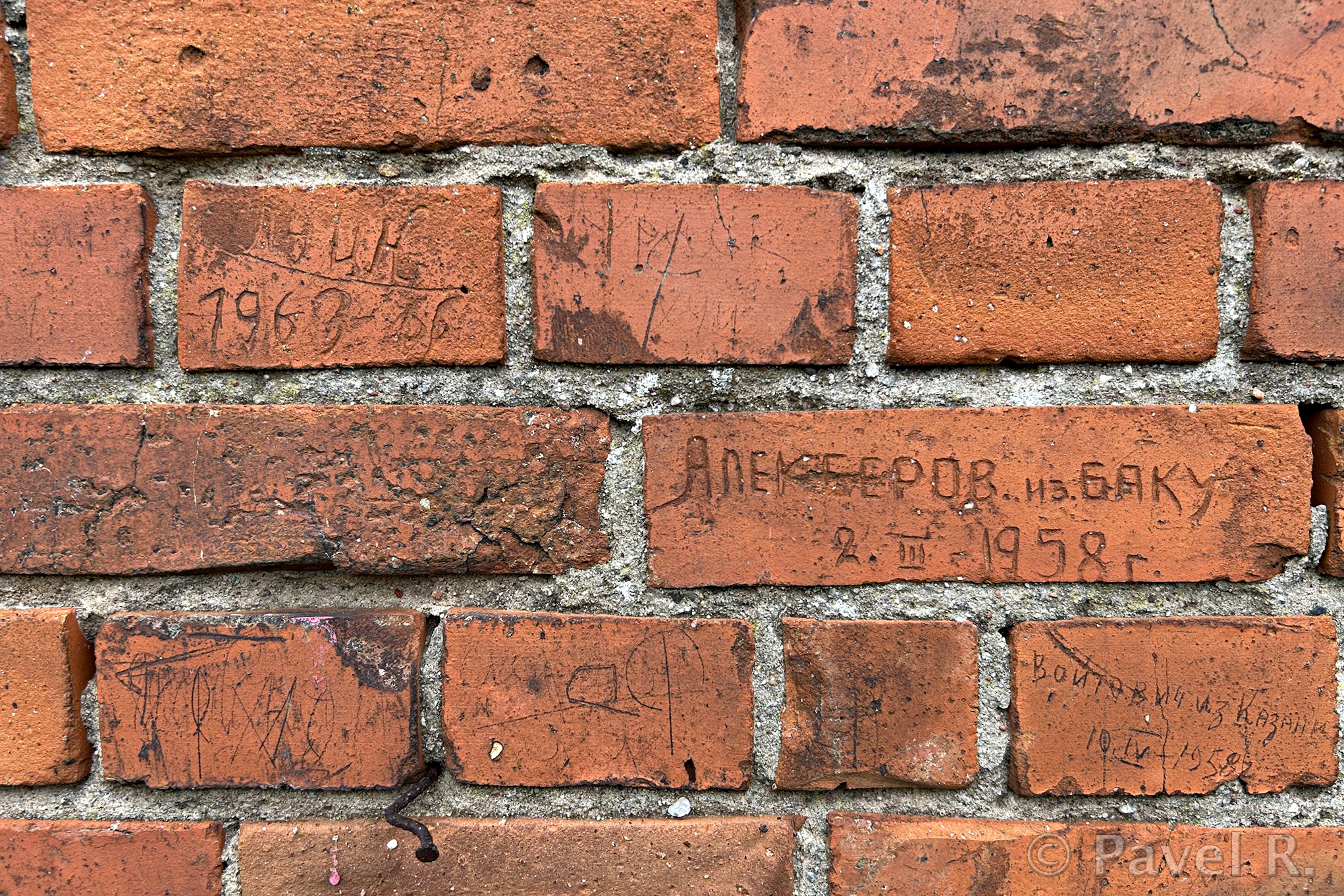 V1-Feldstellungen, Brüsterort