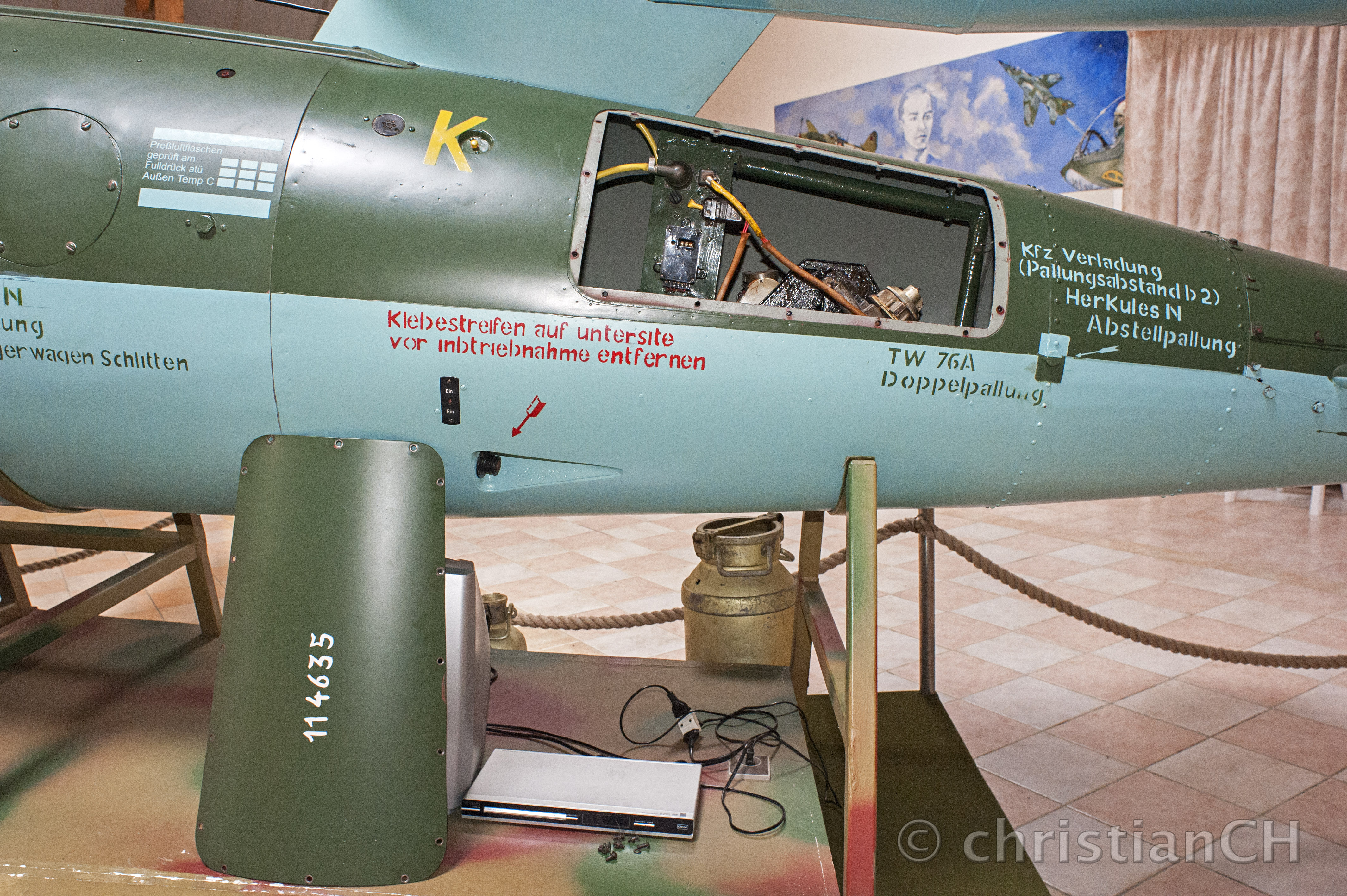 Fi 103, Geräteraum