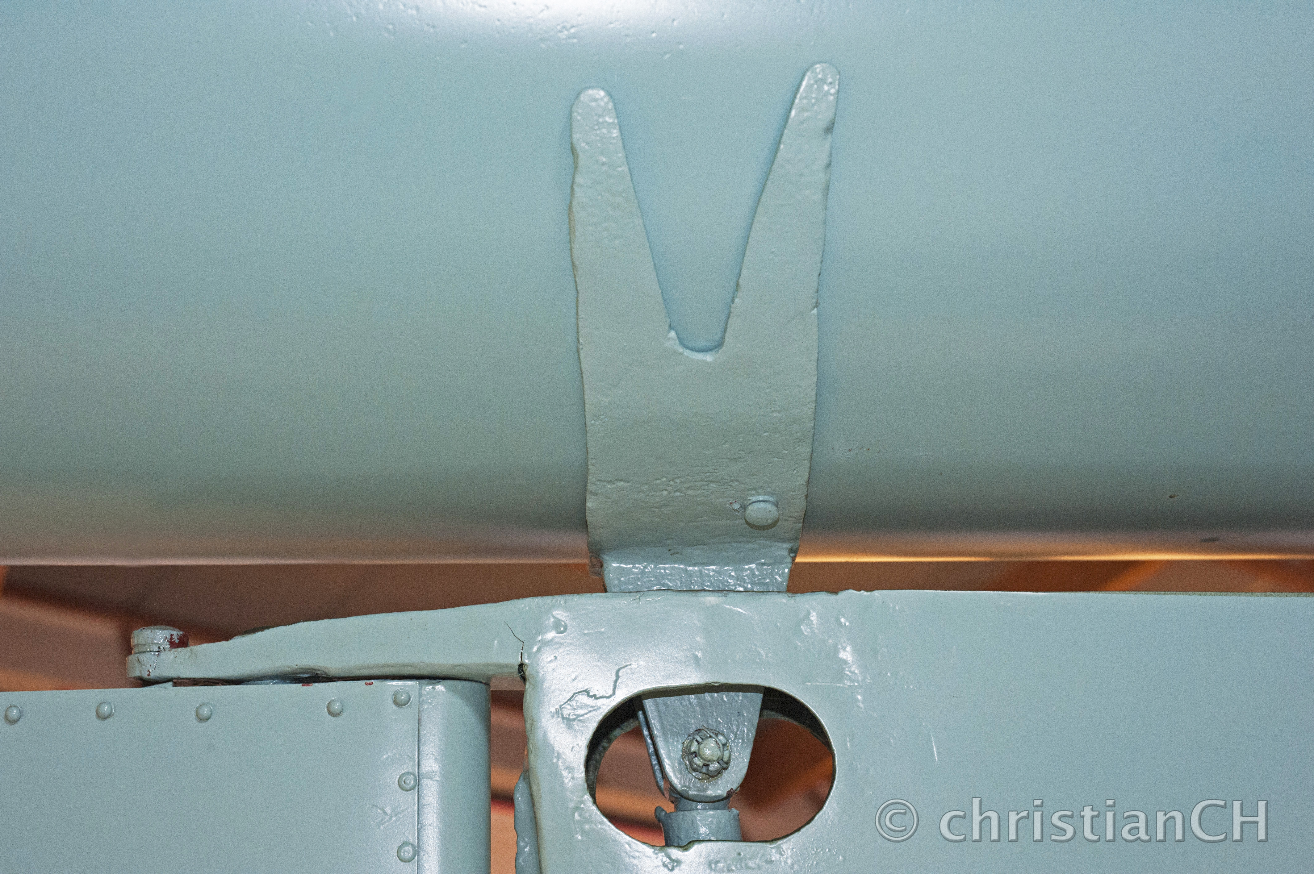 Fi 103, hintere Abstützung des Triebwerks