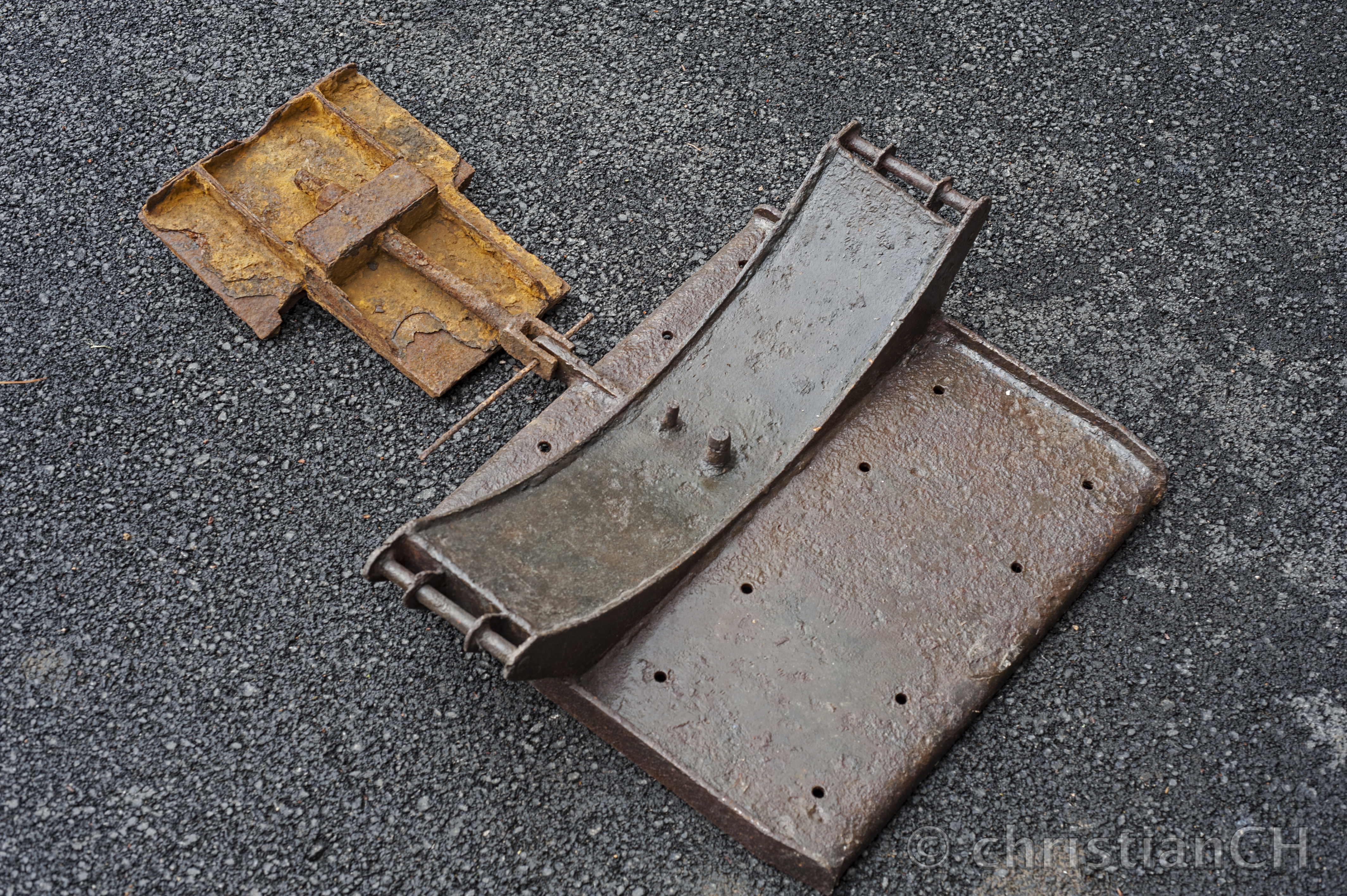 Fi 103, Spannvorrichtung und Schlitten