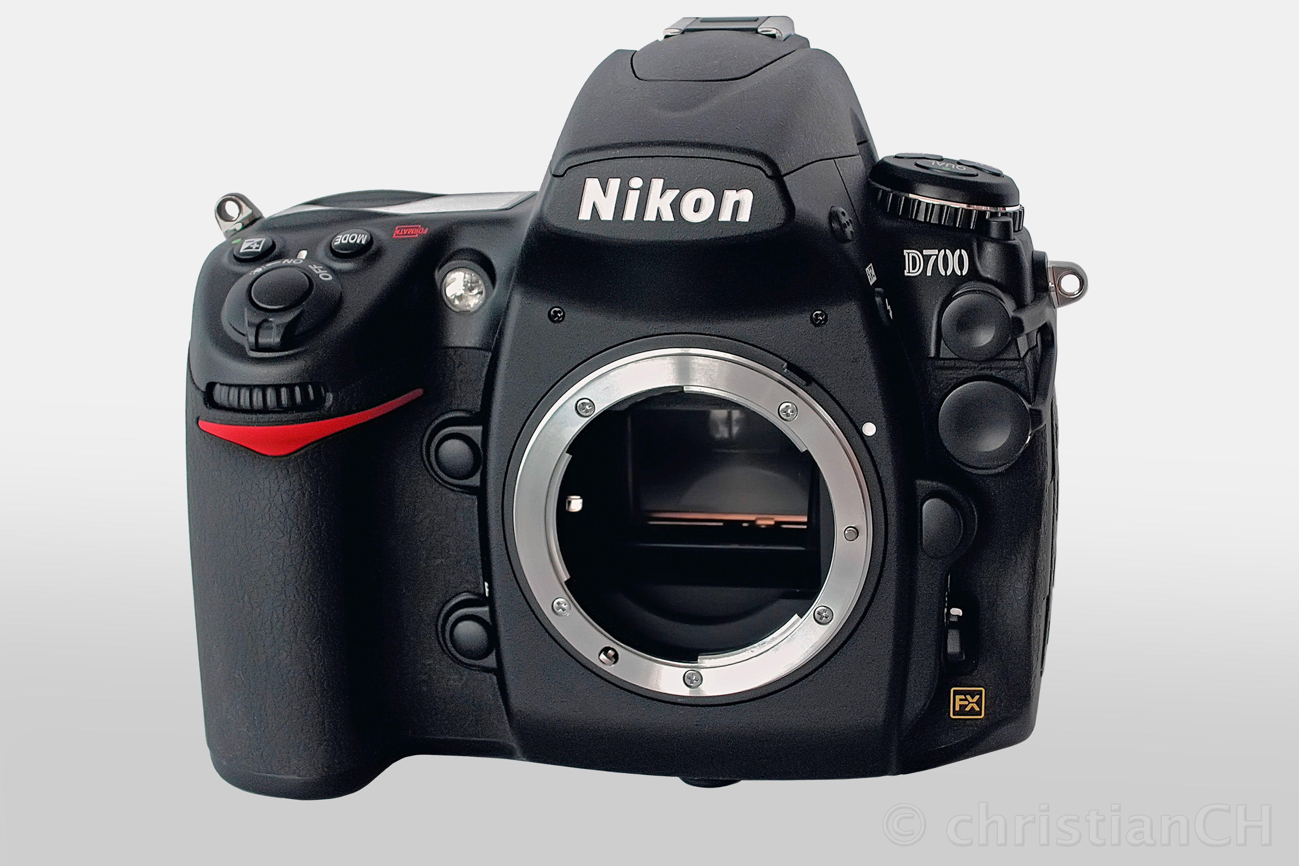 Nikon D700 Frontansicht mit offenem Spiegelschacht