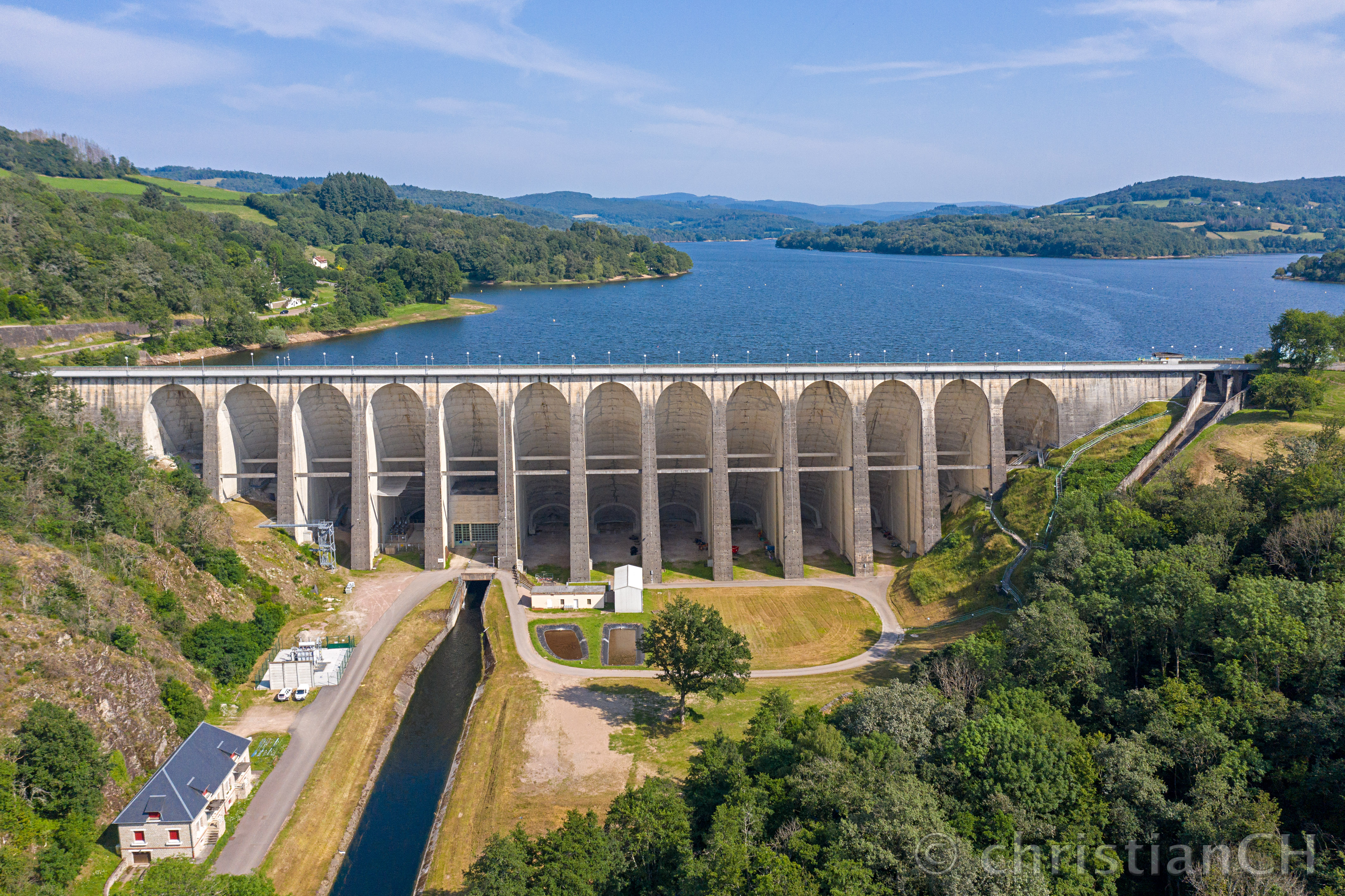 Barrage de Pannecière-Chaumard
