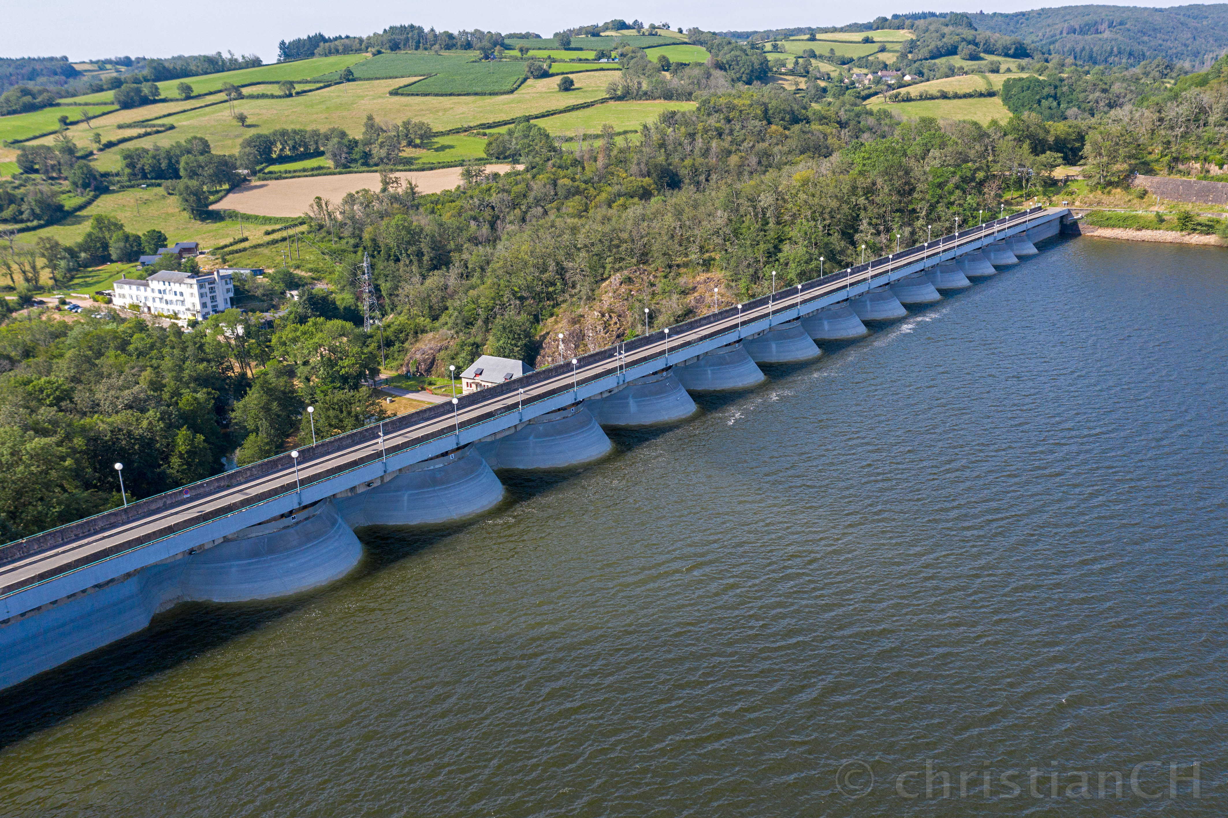Barrage de Pannecière-Chaumard