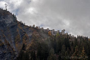 Aufstieg zur Staumauer